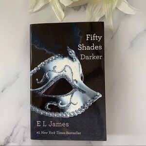 Fifty Shades Darker (#2 in 50 Shades of Grey)